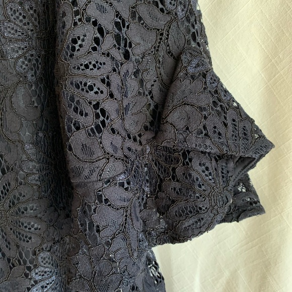 Dark navy pattern blouse bell sleeves size L - Picture 3 of 3